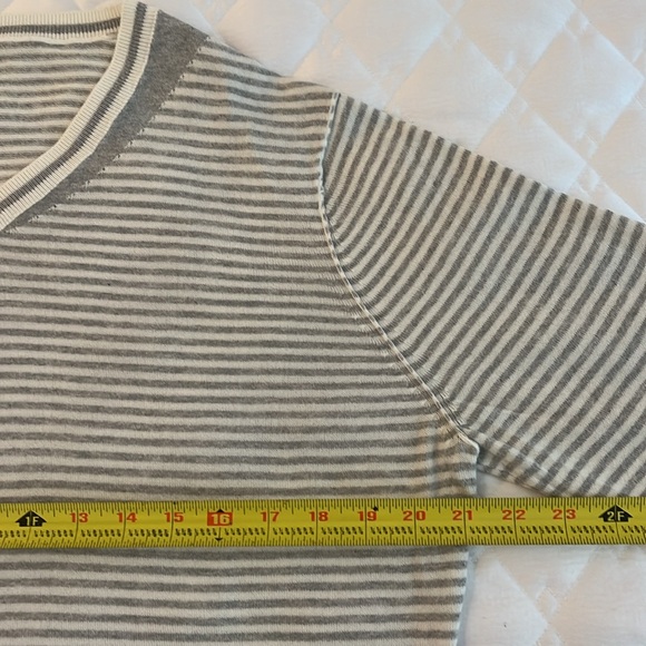 Cashmere V-neck pullover - Picture 4 of 4